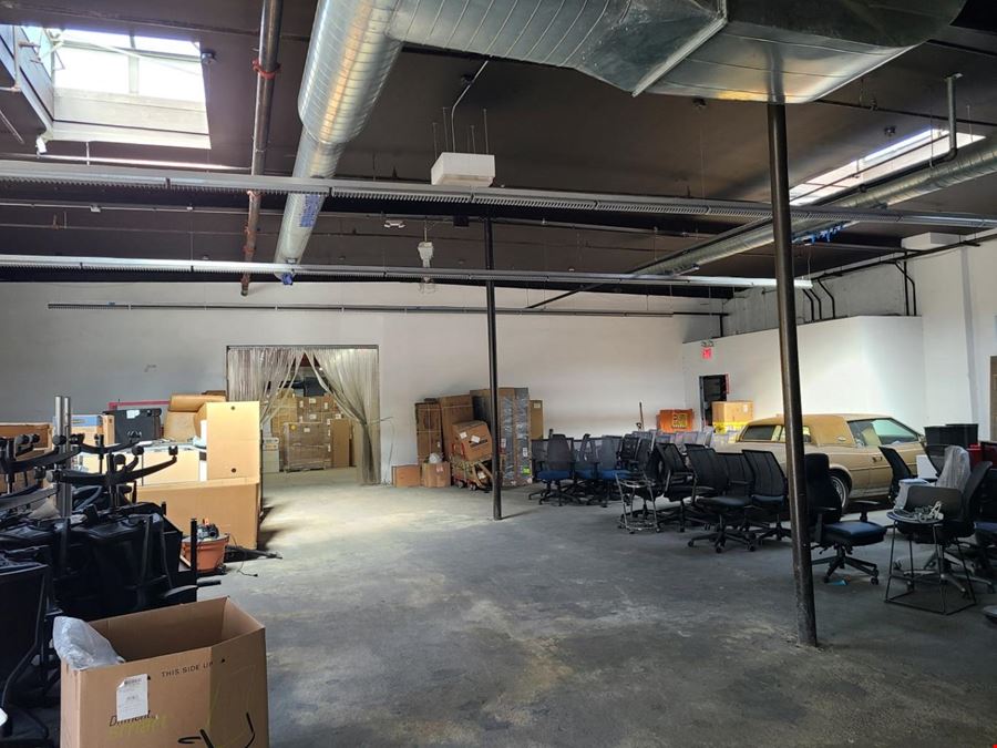 51 Rushmore St, Westbury, NY 11590